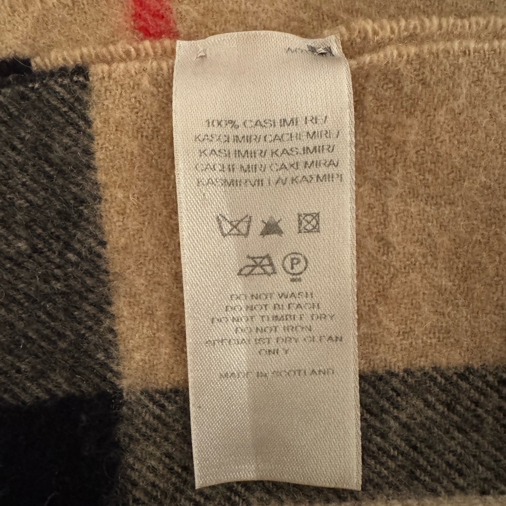 Burberry Tan Checkered classic cashmere shall scarf - Picture 3 of 4